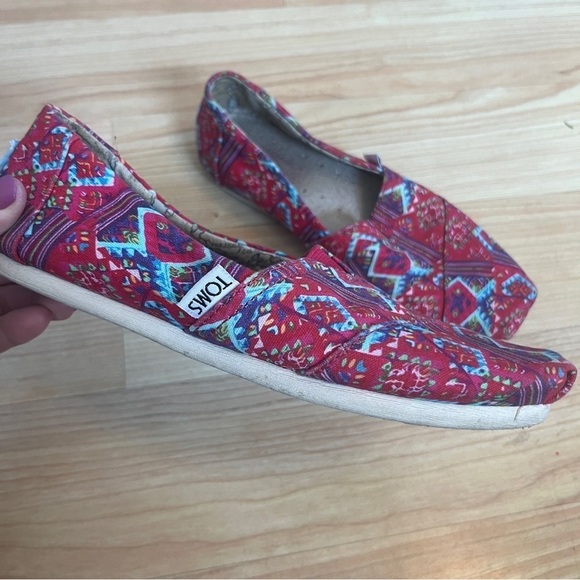 TOMS Aztec Print Guatemalan Colorful Pink Blue Slip On Flat Loafers Size 7 - Picture 3 of 7